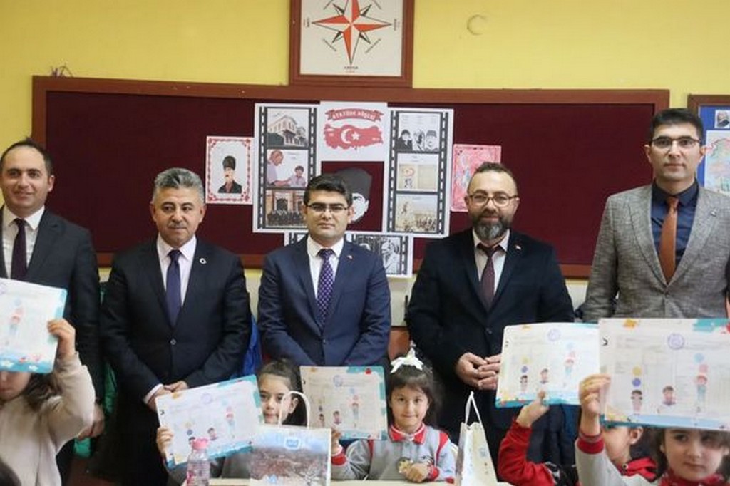 Kaymakamımız Gökhan DOLAŞ Öğrencilerimizin Karne Sevincine Ortak Oldu