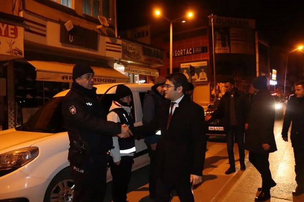Kaymakamımız Gökhan DOLAŞ Yılbaşı Gecesi Görevi Başında bulunan Personeli Ziyaret Etti