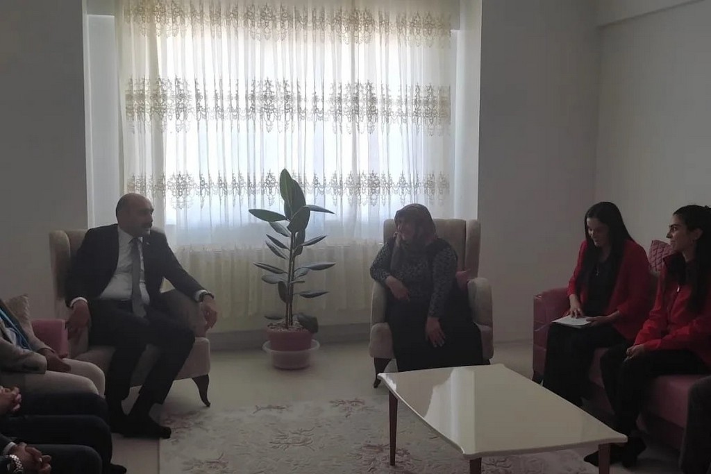 Kaymakamımız Sayın Samet ÖZTÜRK Aziz Şehitlerimizin Kıymetli Ailesini Evinde Ziyaret Etti
