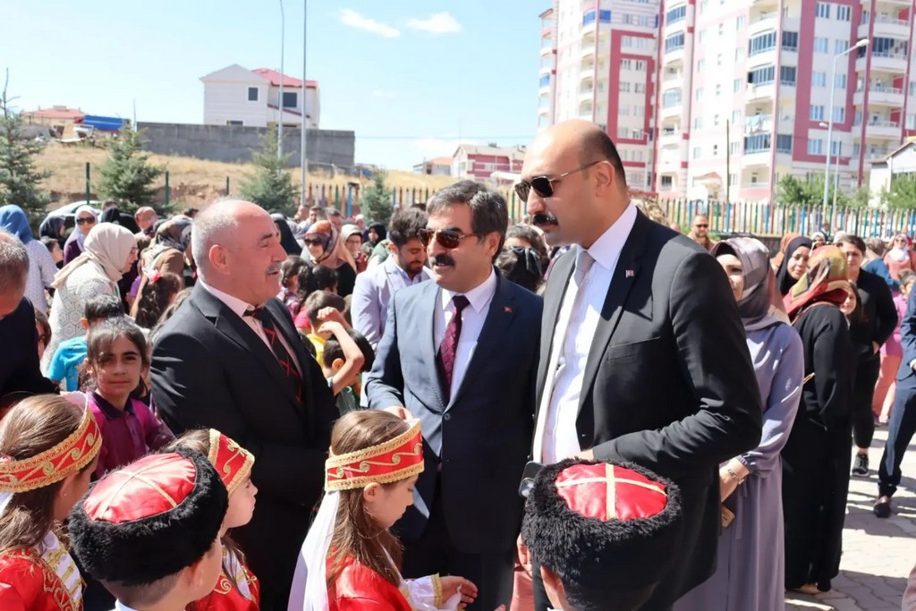 Kaymakamımız Sayın Samet ÖZTÜRK 2023-2024 Eğitim Öğretim Yılı "İlköğretim Haftası" Programına Katıldı