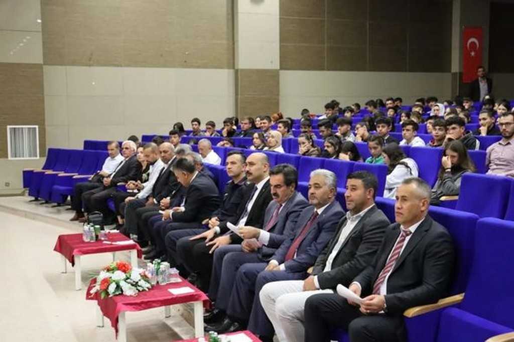 Şeyh Edebali Mesleki ve Teknik Anadolu Lisesi "15 Temmuz Destanı" İsimli Program Düzenledi