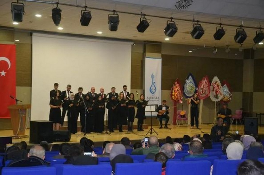 Şarkışla Türk Müziği Korosu İlk Konserini Düzenledi