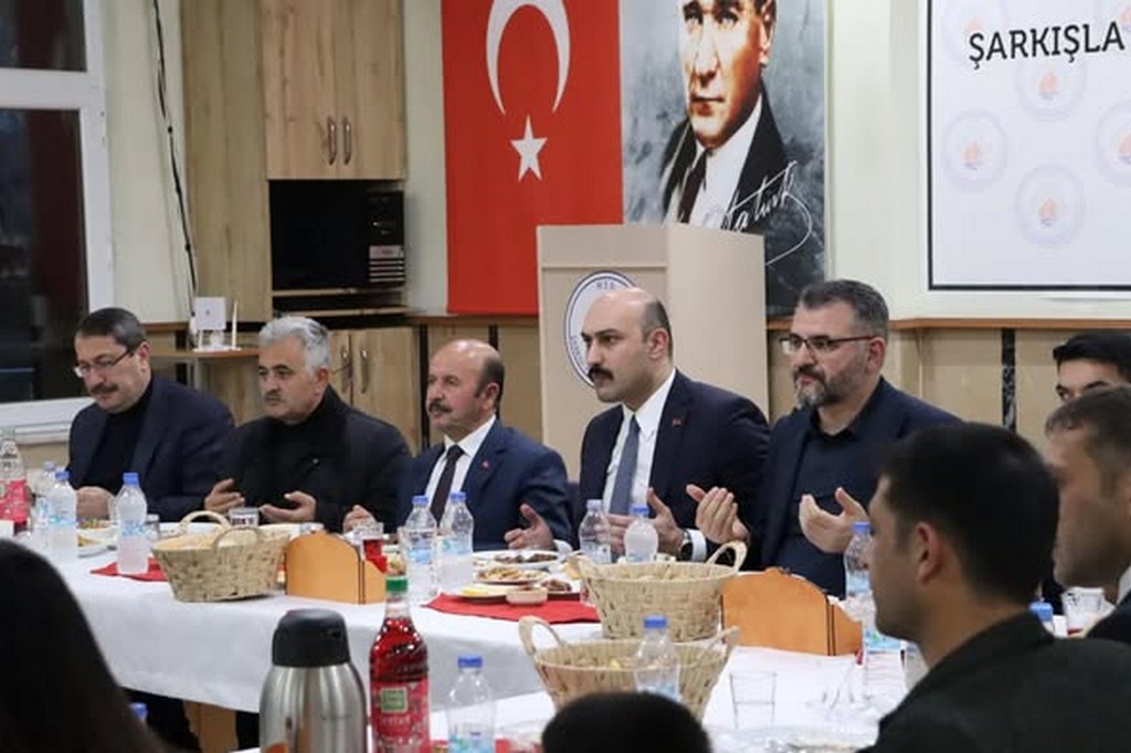 Şarkışla Öğretmenevi’nde İftar Programı Düzenlendi